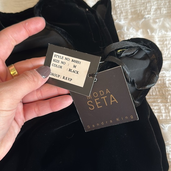 Moda Seta Velvet Tank - Picture 4 of 4